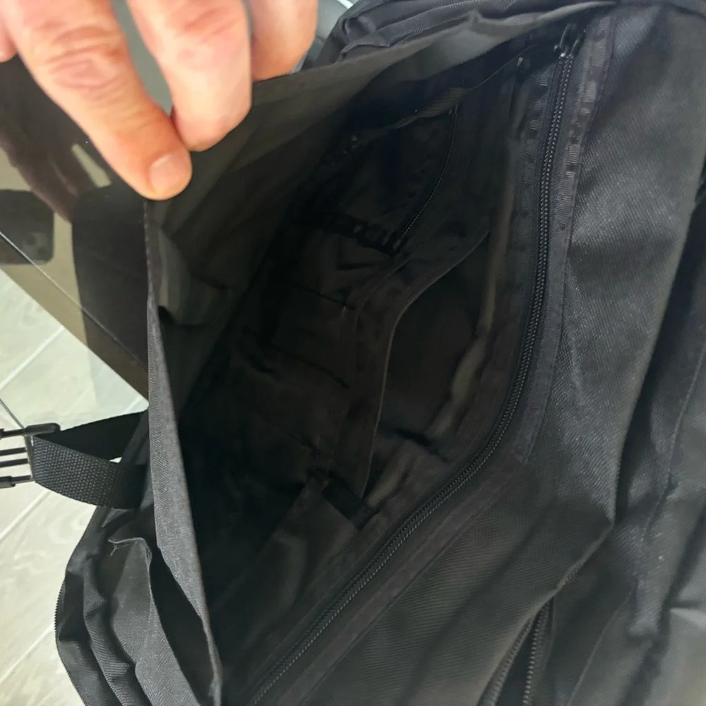 Axiz Group messenger bag with shoulder strap new with tags
